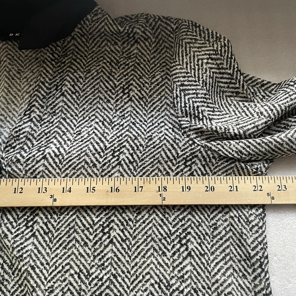 DKNY Shirt Women Large Black Gray Geometric Button Up Lightweight Blouse Top - Picture 7 of 13